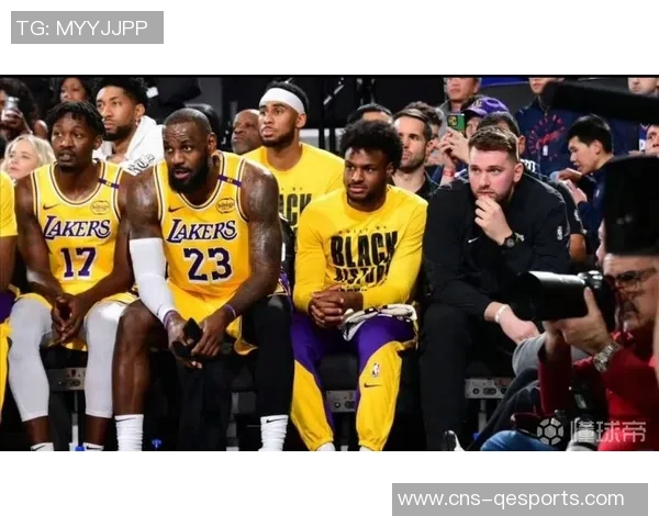 快船与湖人激战正酣谁能在洛杉矶德比中笑到最后